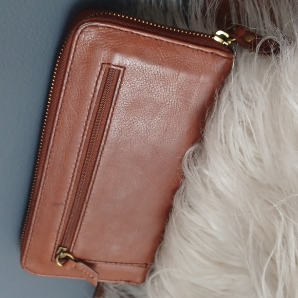 Fossil Classic Leather Wallet - Picture 5 of 12
